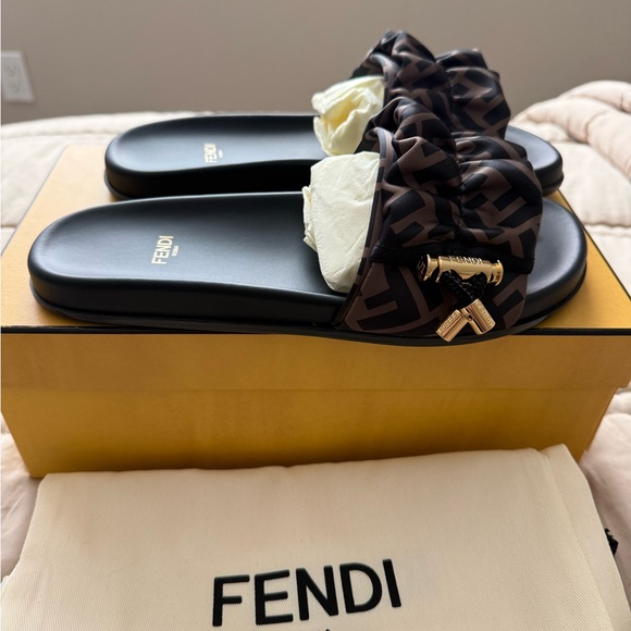 Fendi Tobacco Nero Sandals - Picture 6 of 7
